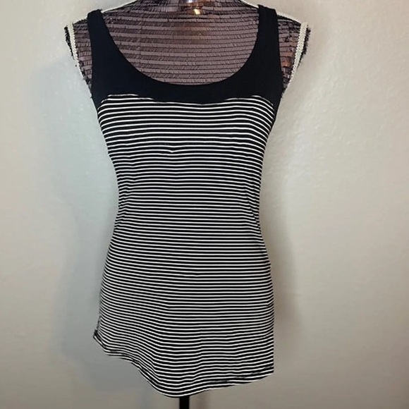 Lululemon Run: First Base Tank 6 - Picture 3 of 4